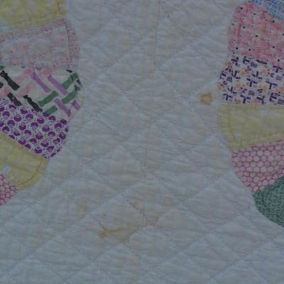 Beautiful Vintage Hand Stitched Dresden Plate Quilt 66”x84”