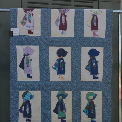 Hand Stitched Vintage Sunbonnet Sue Quilt Wall Hanging/Throw