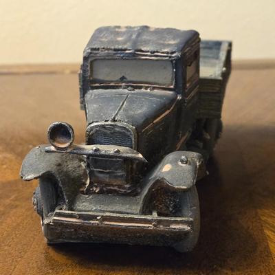 Resin Old PickUp Truck Deco