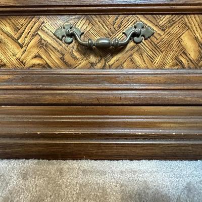 Beautiful Chest of Drawers (See description)