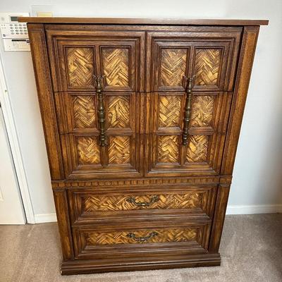 Beautiful Chest of Drawers (See description)