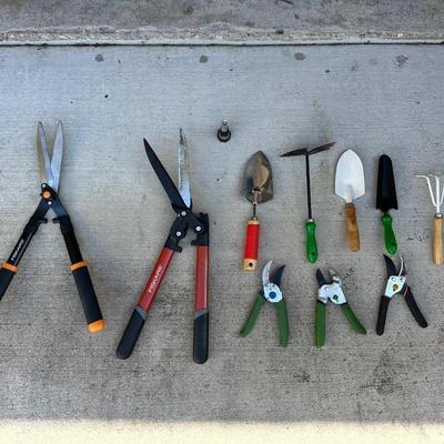 Garden Tool Lot