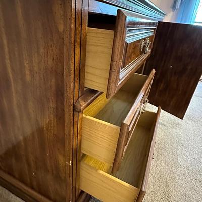 Dresser w/ Mirrors (see description)