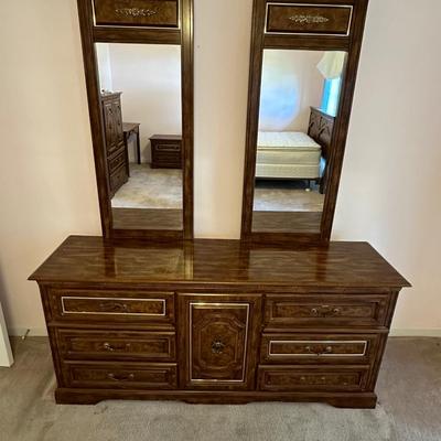 Dresser w/ Mirrors (see description)