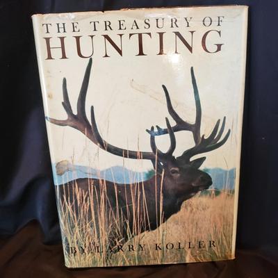 Hunting Books and Wooden Figurine by Manfred (HC-KD)