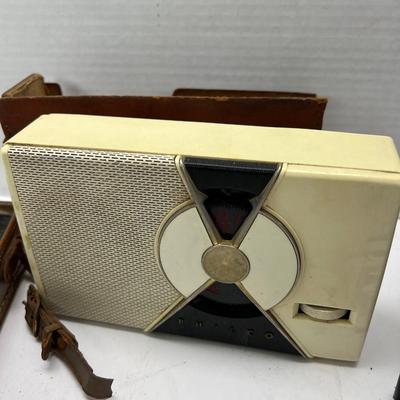 3 Vintage transitor radios