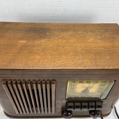 RARE Delco Antique push button standard broadcast radio