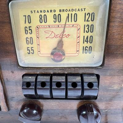 RARE Delco Antique push button standard broadcast radio