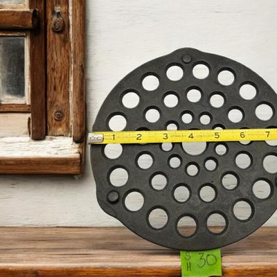 8" Lodge Dutch Oven Trivot