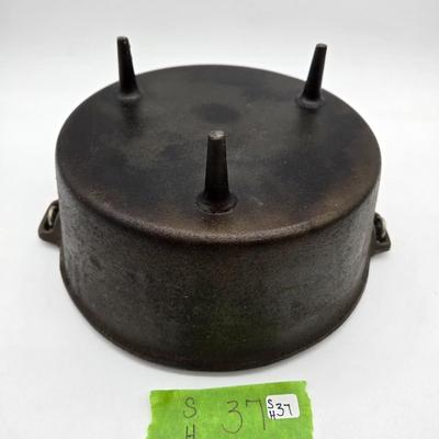 Lodge Cast Iron Footed Dutch Oven