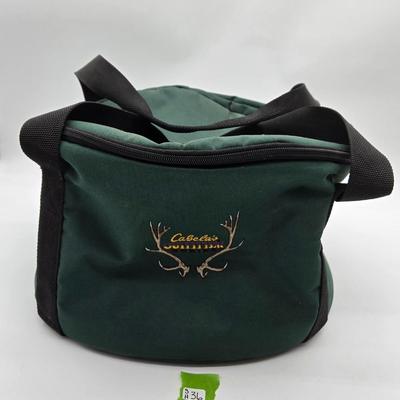 Lodge Cast Iron Footed Dutch Oven