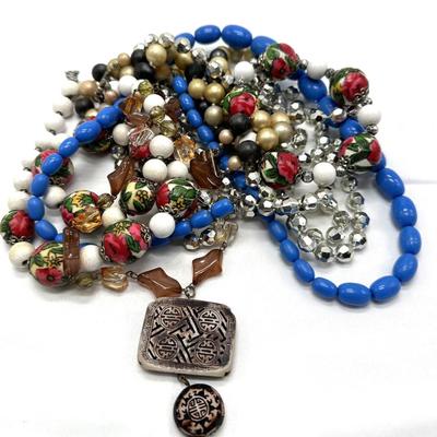 costume jewelry necklace lot 1