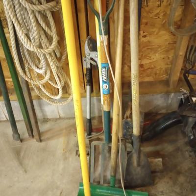 S264-Misc yard tools + misc wood