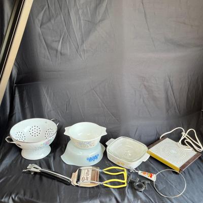 Assorted kitchenware