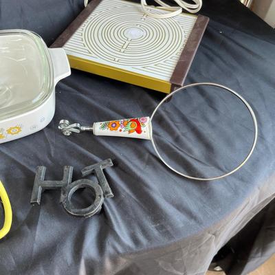 Assorted kitchenware