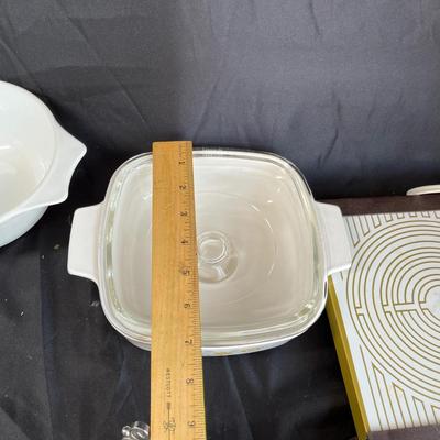 Assorted kitchenware