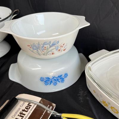 Assorted kitchenware