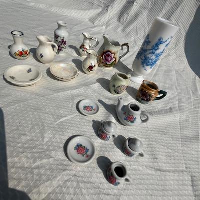 Lot of china miniatures