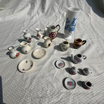 Lot of china miniatures
