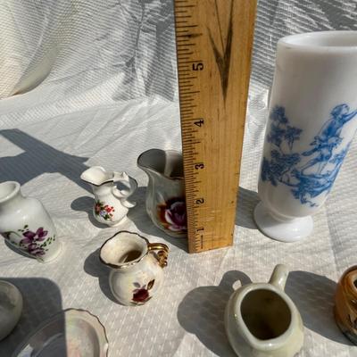 Lot of china miniatures