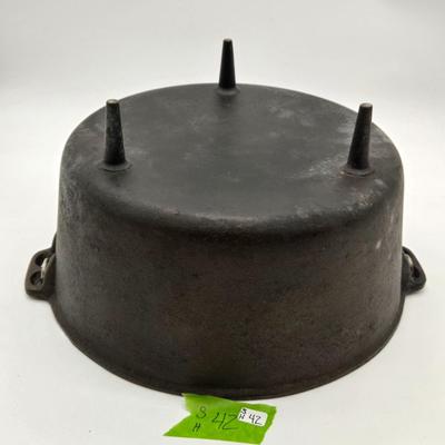 Lodge Footed Cast Iron Dutch Oven