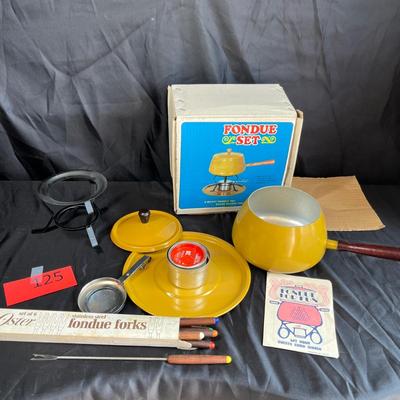 Awesome Fondue Set NIB