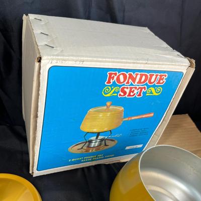 Awesome Fondue Set NIB
