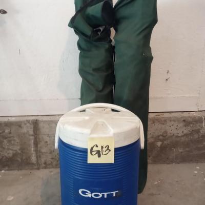 G13-Cooler + lawn chairs