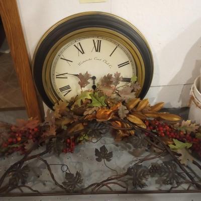 D64-Clock & wall decor