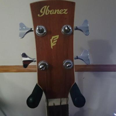 Ibanez PNB14E Acoustic Mini Bass.