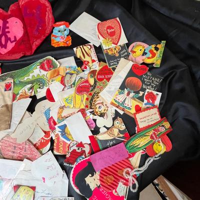 Large lot of Valentine's cards