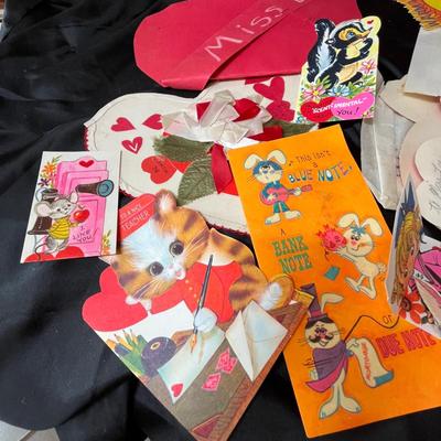 Large lot of Valentine's cards