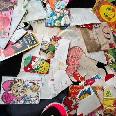 Large lot of Valentine's cards