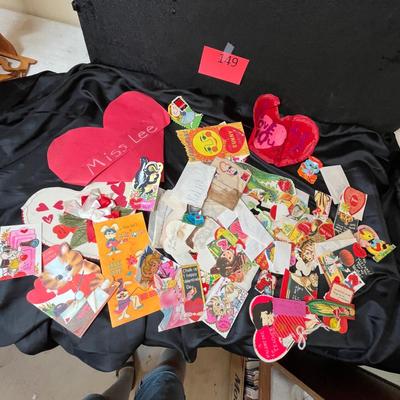 Large lot of Valentine's cards