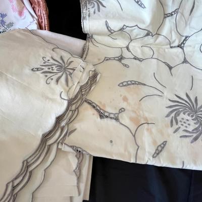 Lot of linens