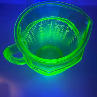 ANCHOR HOCKING Uranium Pitcher