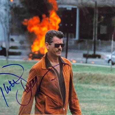 James Bond Pierce Brosnan Signed Photo. GFA Authenticated