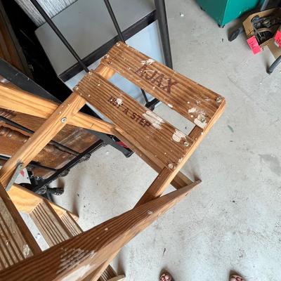 Wood ladder