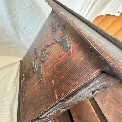 Sewing machine drawers