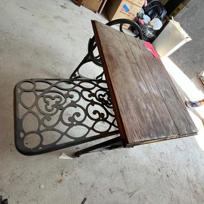 Sewing machine tredle table