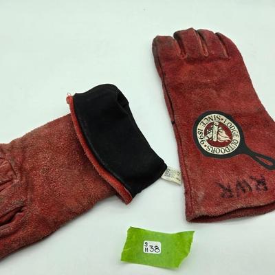 LODGE Griller's (Iron) Gloves