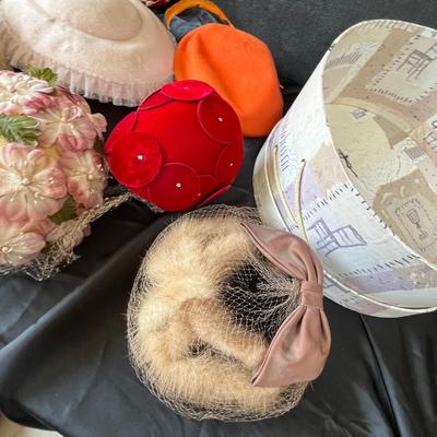 Lot of Vintage Ladies Hats