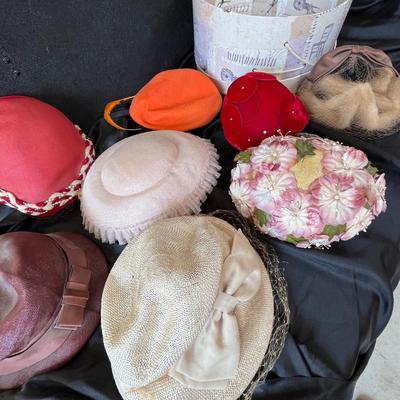 Lot of Vintage Ladies Hats