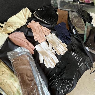 Vintage ladies gloves
