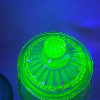 ANCHOR HOCKING Uranium Jars w/ Lids (2)