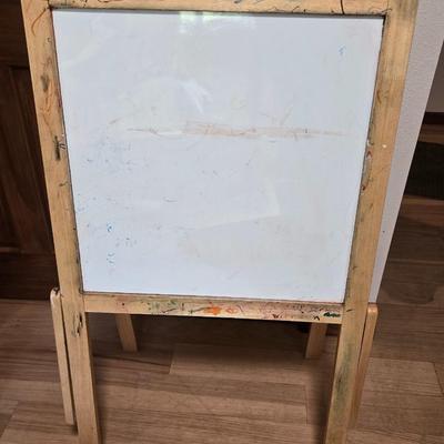 Kids Chalkboard and Whiteboard Easel