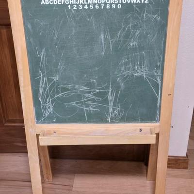 Kids Chalkboard and Whiteboard Easel