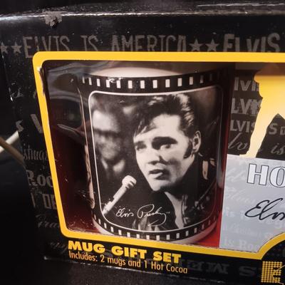 ELVIS A LEGEND IN LIGHTS GUITAR AND 2 COFFEE MUGS