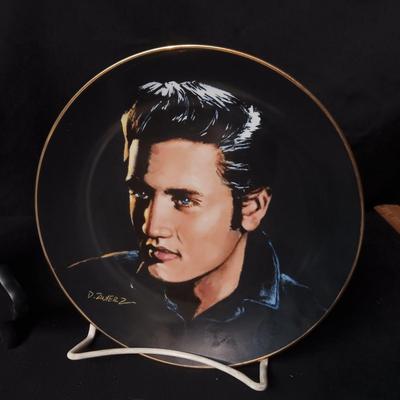 3 ELVIS COLLECTOR'S PLATES