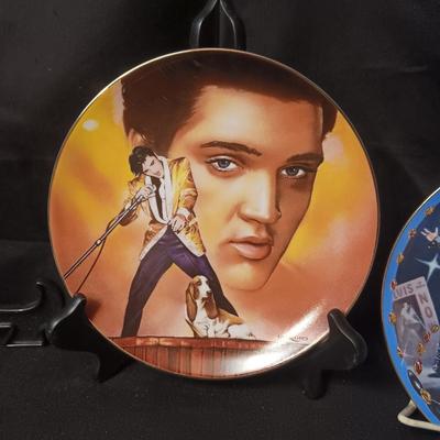 1 MUSICAL AND 2 COLLECTOR'S PLATES